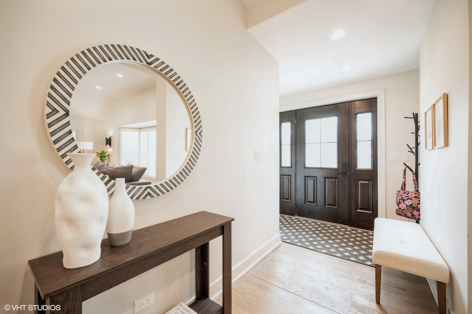 580 North Happ Road Northfield, IL 60093 - Photo 2 of 16