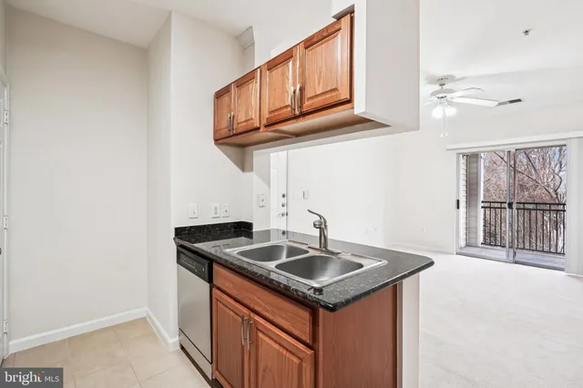 $1,750 | 12921 Centre Park Circle, Unit 303, Herndon, VA 20171