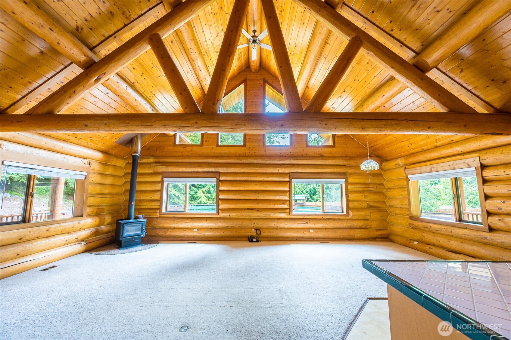 1422 Grauel-Ramapo Road Port Angeles, WA 98363 - Photo 20 of 40 a view of an entrance of the building
