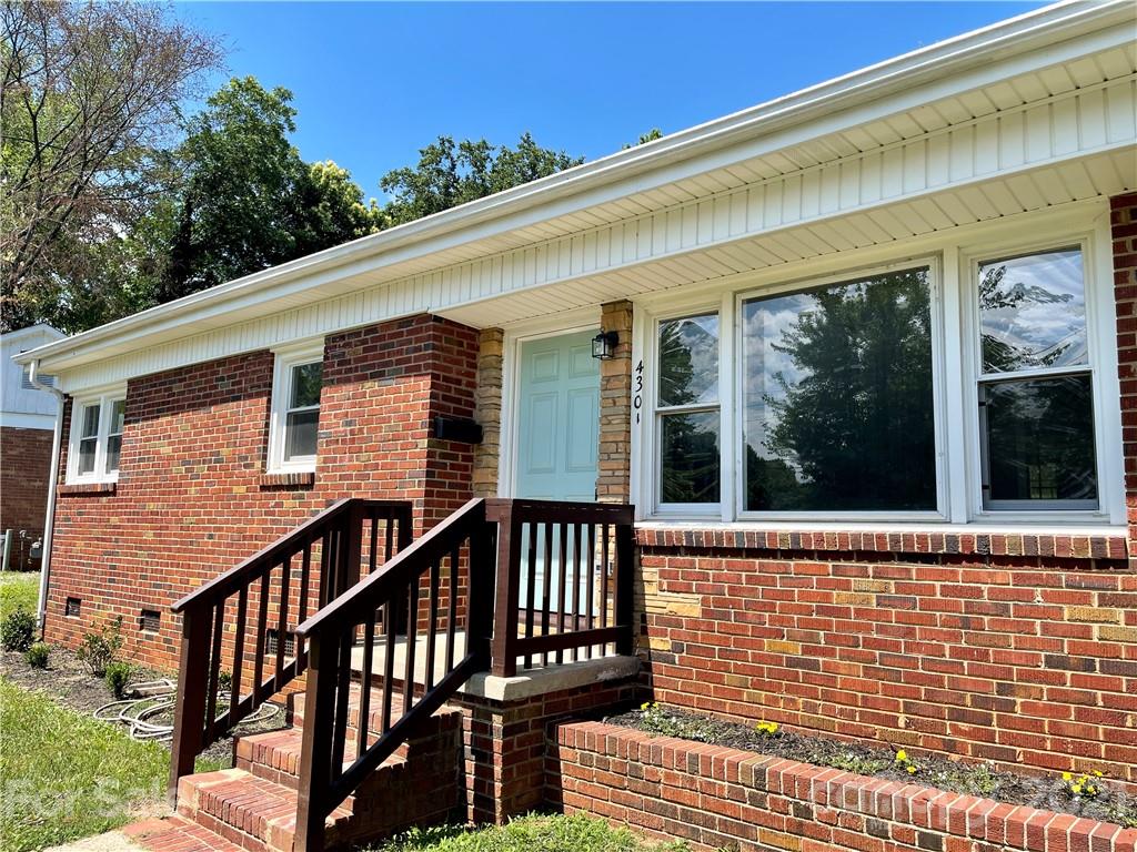 4301 Tillman Road Charlotte, NC 28208 - Photo 3 of 40 Gallery Image 3