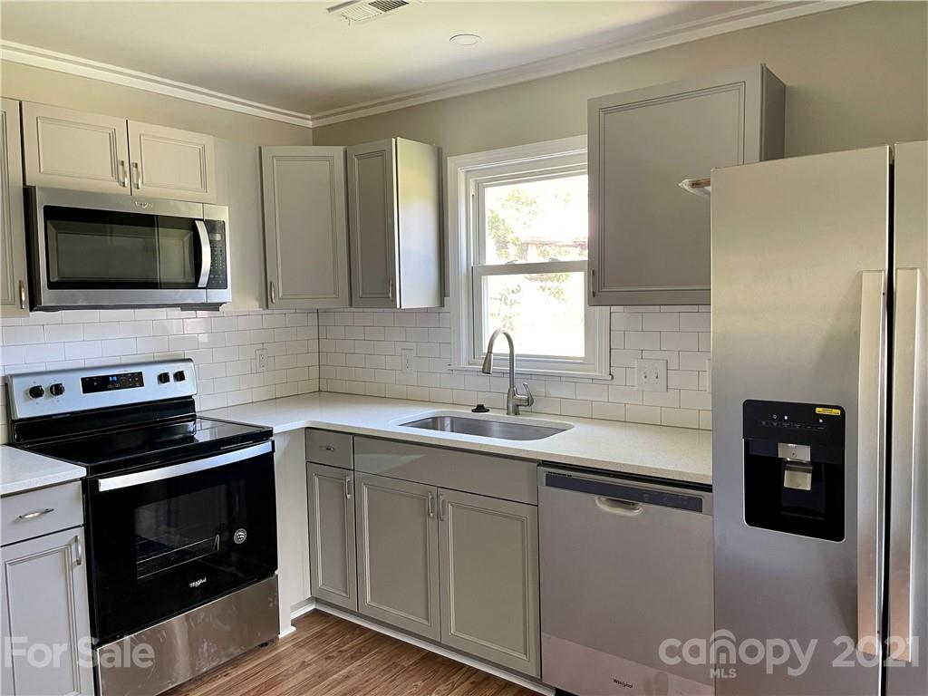 4301 Tillman Road Charlotte, NC 28208 - Photo 8 of 40 Gallery Image 8