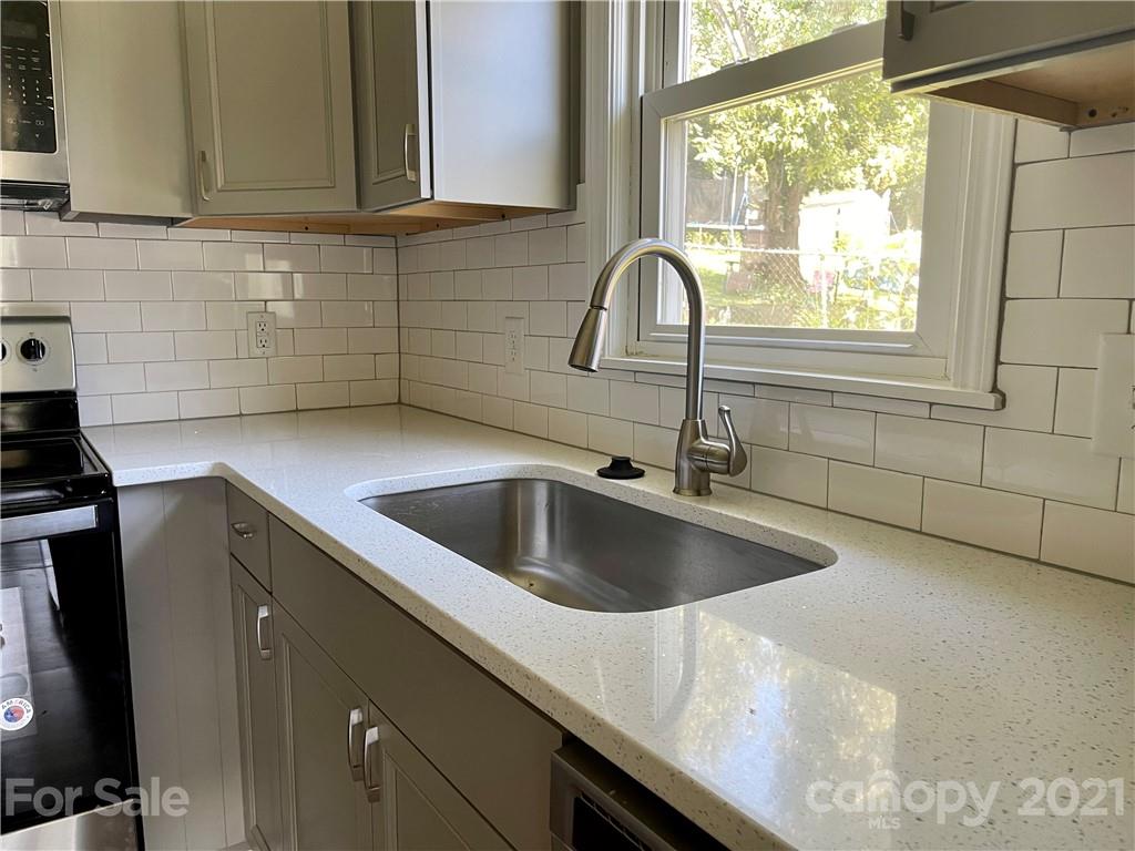 4301 Tillman Road Charlotte, NC 28208 - Photo 9 of 40 Gallery Image 9