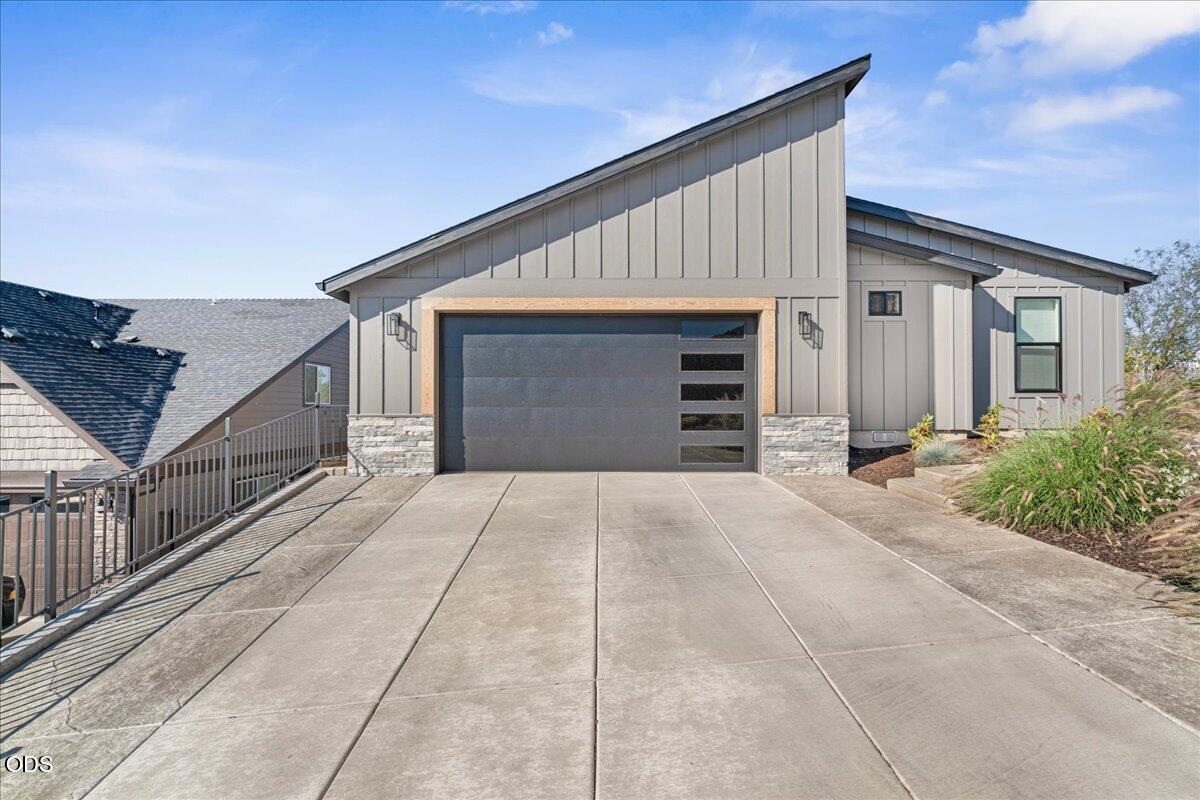 4190 Falcon Ridge Terrace Medford, OR 97504 - Photo 10 of 38 Gallery Image 10