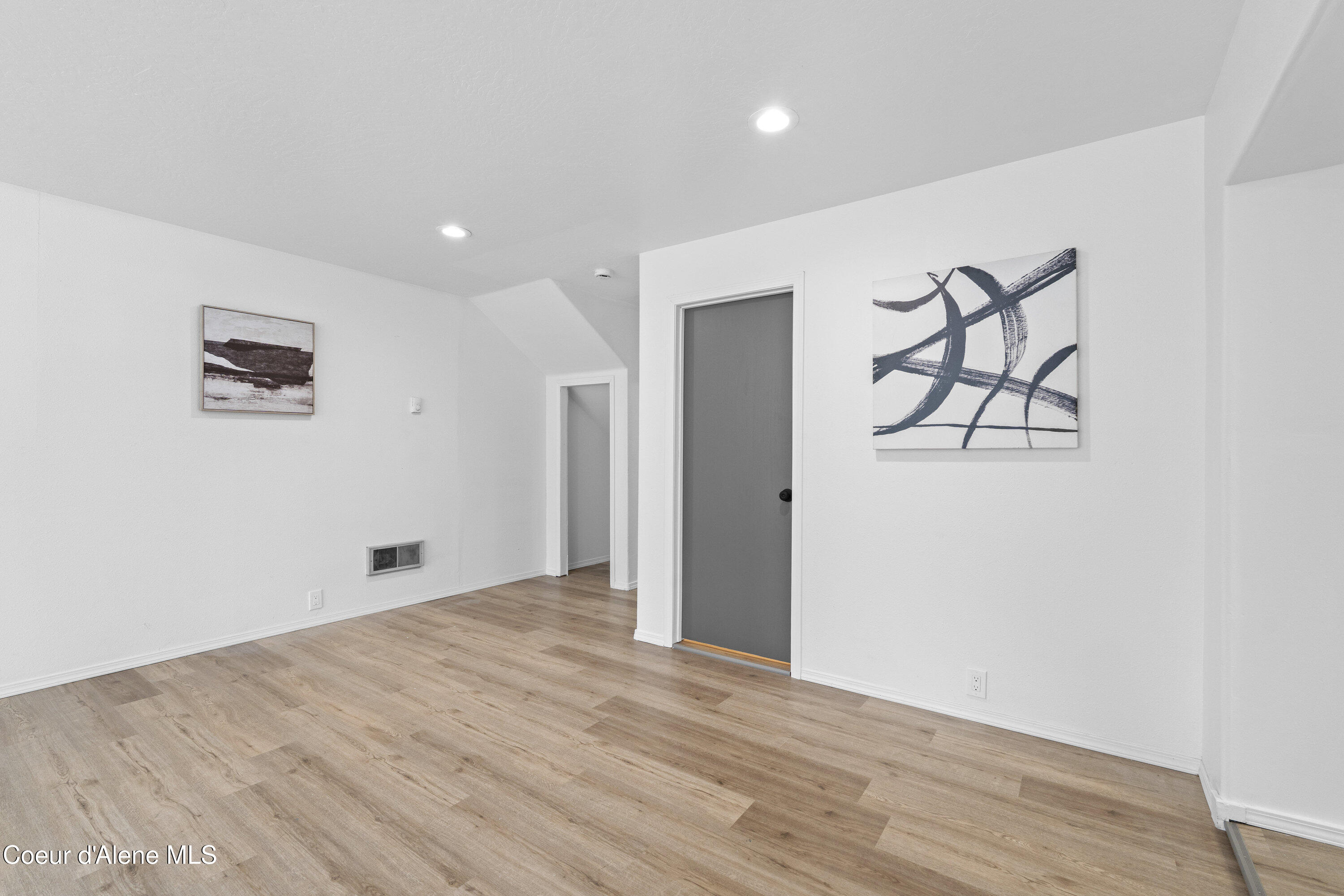 17561 East Perimeter Road Athol, ID 83801 - Photo 11 of 38 Dining room