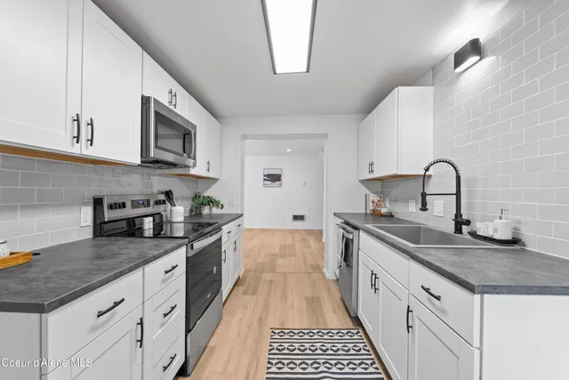 $574,900 | 17561 East Perimeter Road, Athol, ID 83801