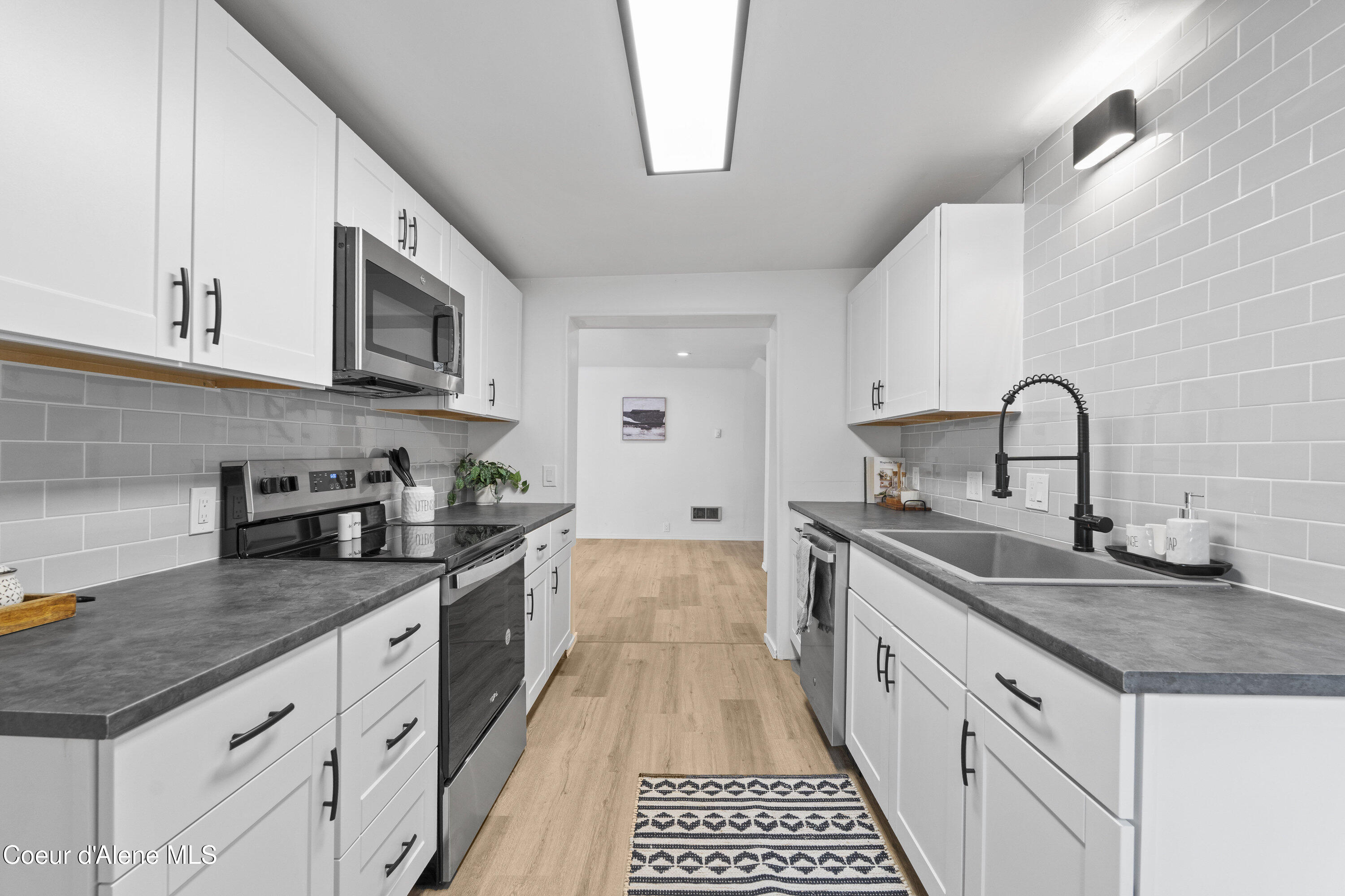 17561 East Perimeter Road Athol, ID 83801 - Photo 13 of 38 kitchen