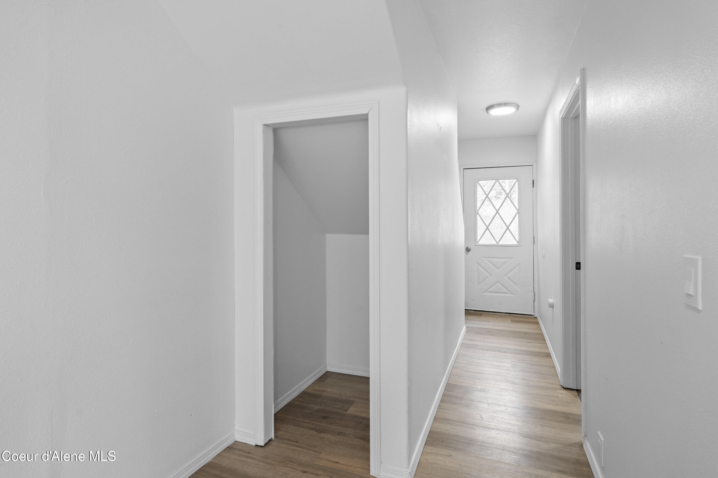 17561 East Perimeter Road Athol, ID 83801 - Photo 17 of 38 hallway