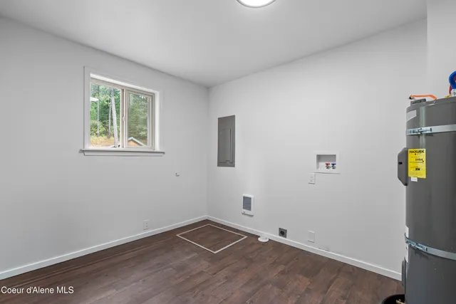 $574,900 | 17561 East Perimeter Road, Athol, ID 83801