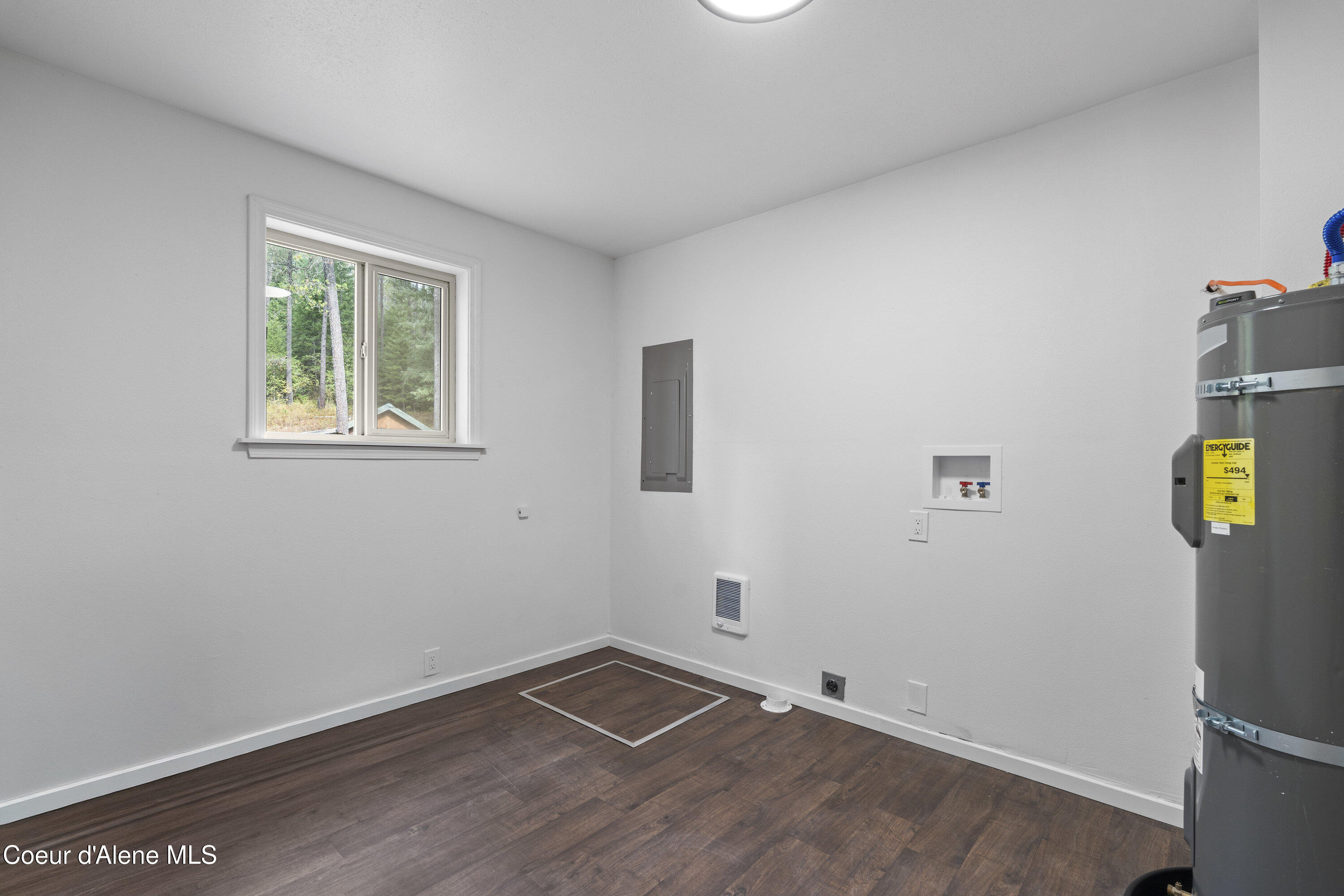 17561 East Perimeter Road Athol, ID 83801 - Photo 18 of 38 laundry room