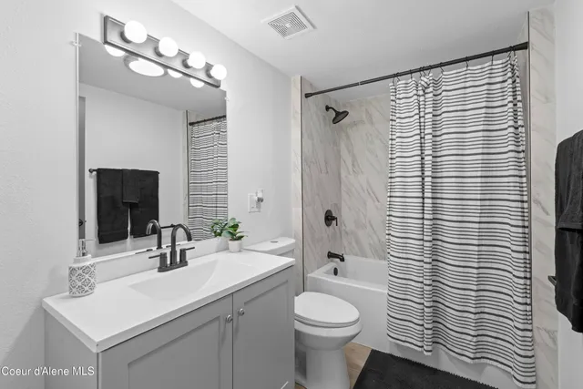 $574,900 | 17561 East Perimeter Road, Athol, ID 83801