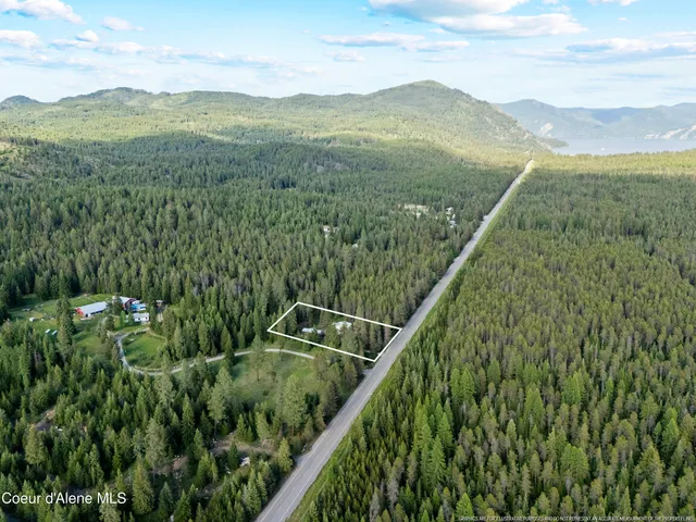 $574,900 | 17561 East Perimeter Road, Athol, ID 83801