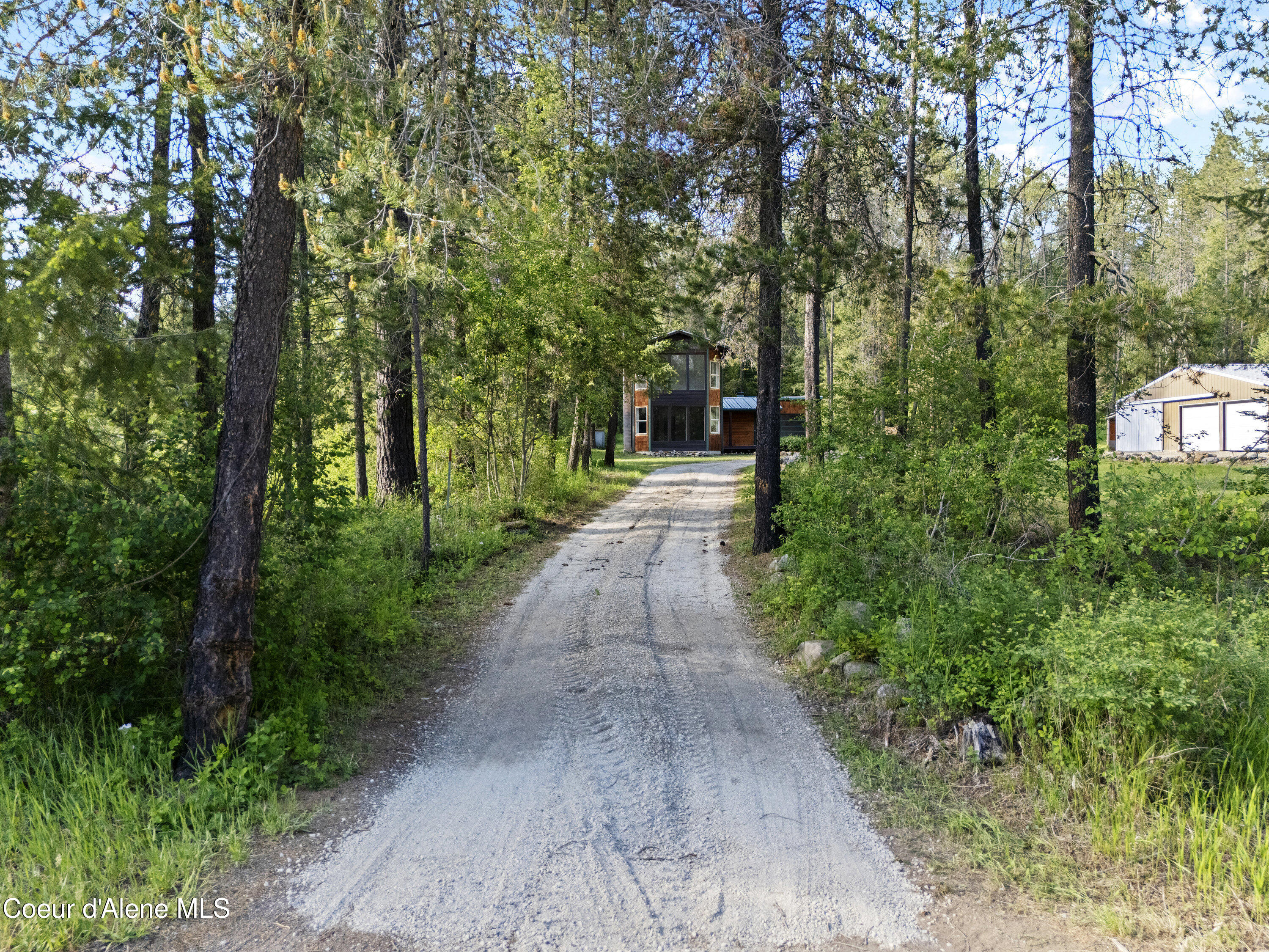 17561 East Perimeter Road Athol, ID 83801 - Photo 38 of 38 Driveway