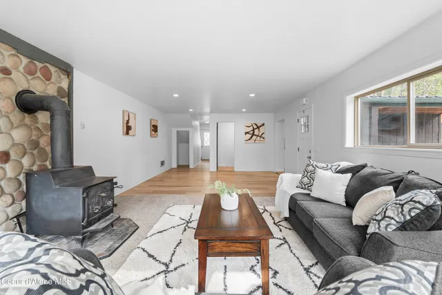 $574,900 | 17561 East Perimeter Road, Athol, ID 83801