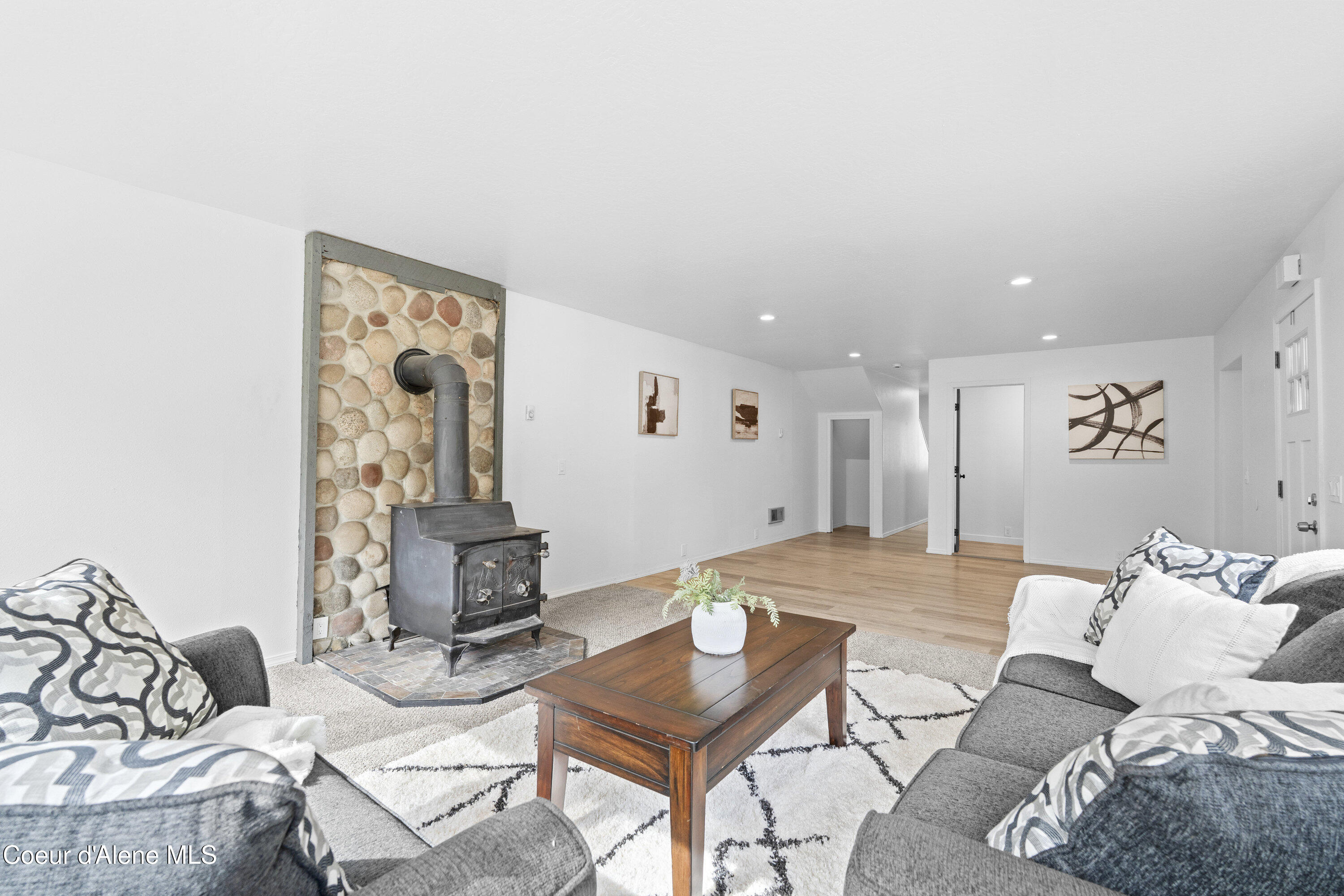 17561 East Perimeter Road Athol, ID 83801 - Photo 9 of 38 Living Room