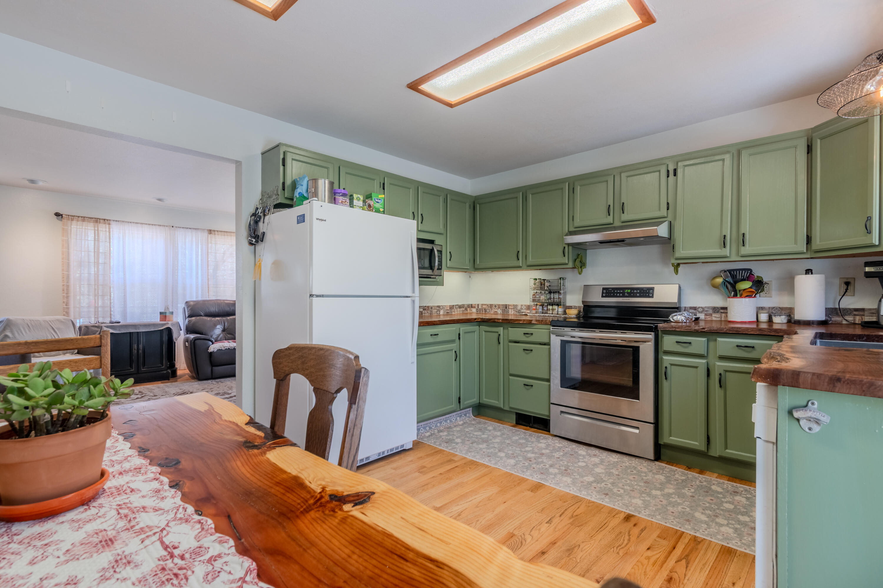 127 Lodge Road Trail, OR 97541 - Photo 10 of 37 Kitchen