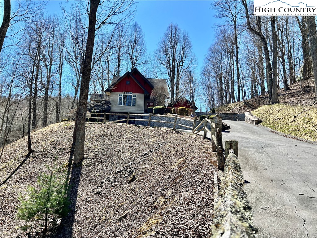 259 The Settlement Boone, NC 28607 - Photo 44 of 50 a backyard of a house with table and chairs