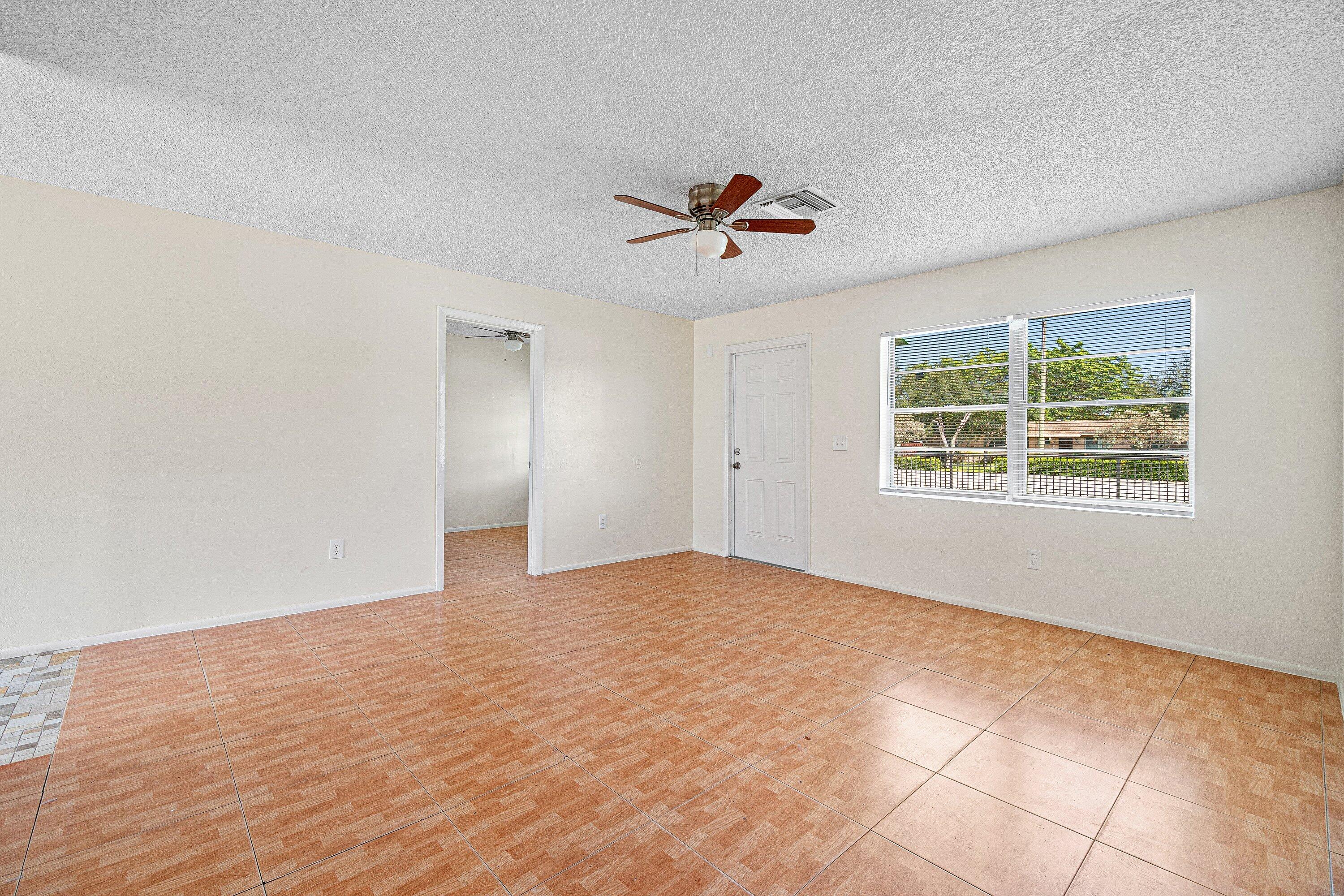 4766 Gulfstream Road Lake Worth, FL 33461 - Photo 7 of 24 007-4766GulfstreamRoad-LakeWorthBeach-FL