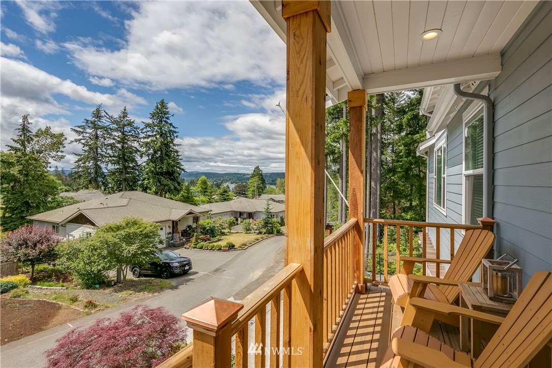 1938 Northwest Rampart Ridge Court Bremerton, WA 98311 - Photo 1 of 25 Gallery Image 1
