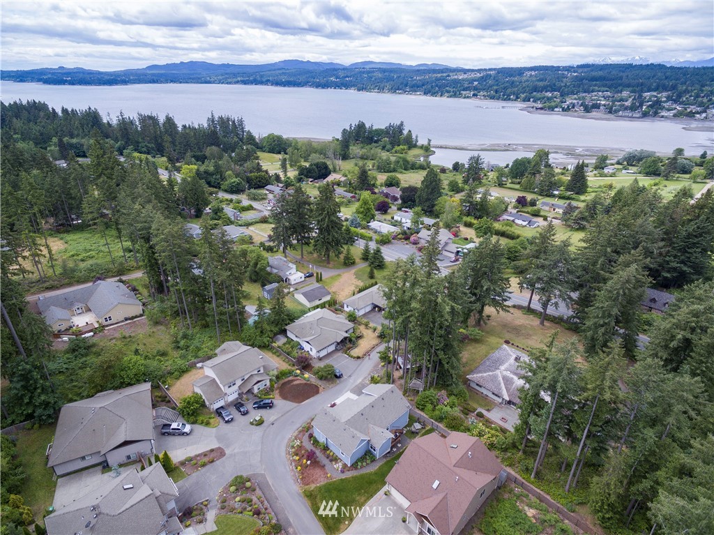 1938 Northwest Rampart Ridge Court Bremerton, WA 98311 - Photo 3 of 25 Gallery Image 3