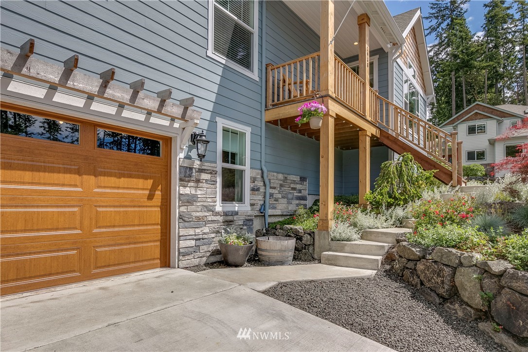 1938 Northwest Rampart Ridge Court Bremerton, WA 98311 - Photo 4 of 25 Gallery Image 4