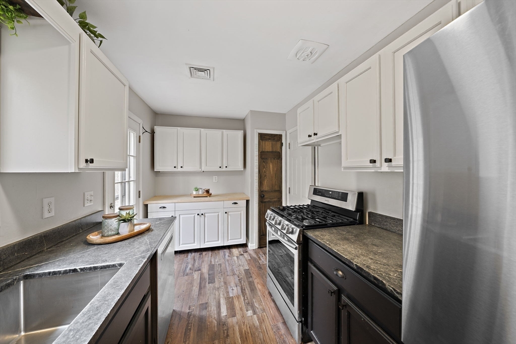 113 Bradford Road Hanover, MA 02339 - Photo 8 of 35