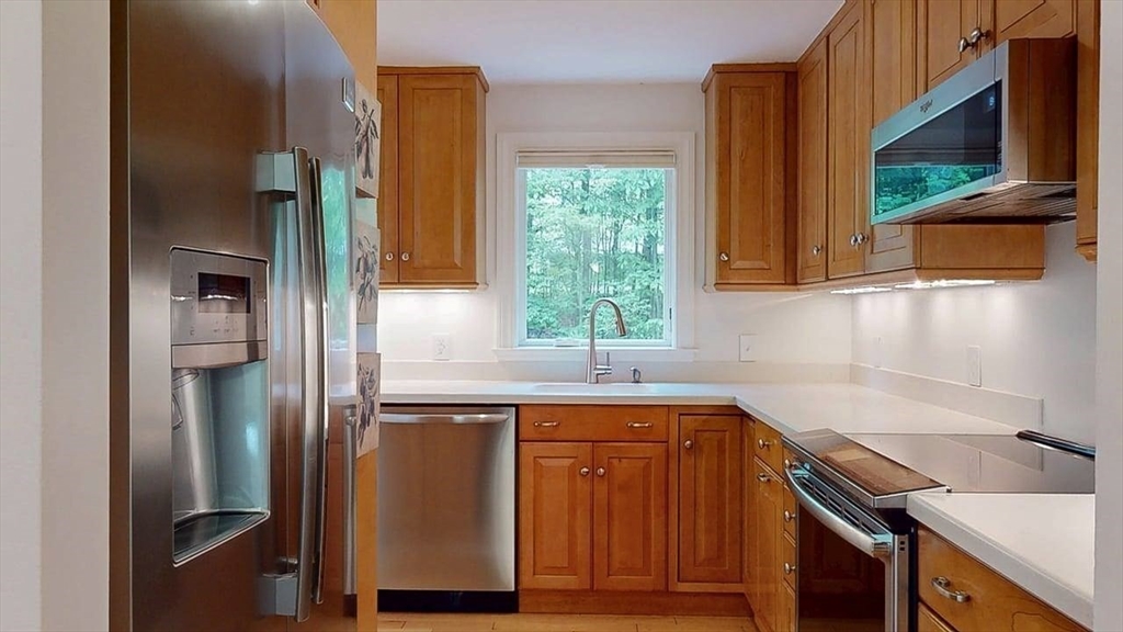 60 Wrentham Road Worcester, MA 01602 - Photo 4 of 39