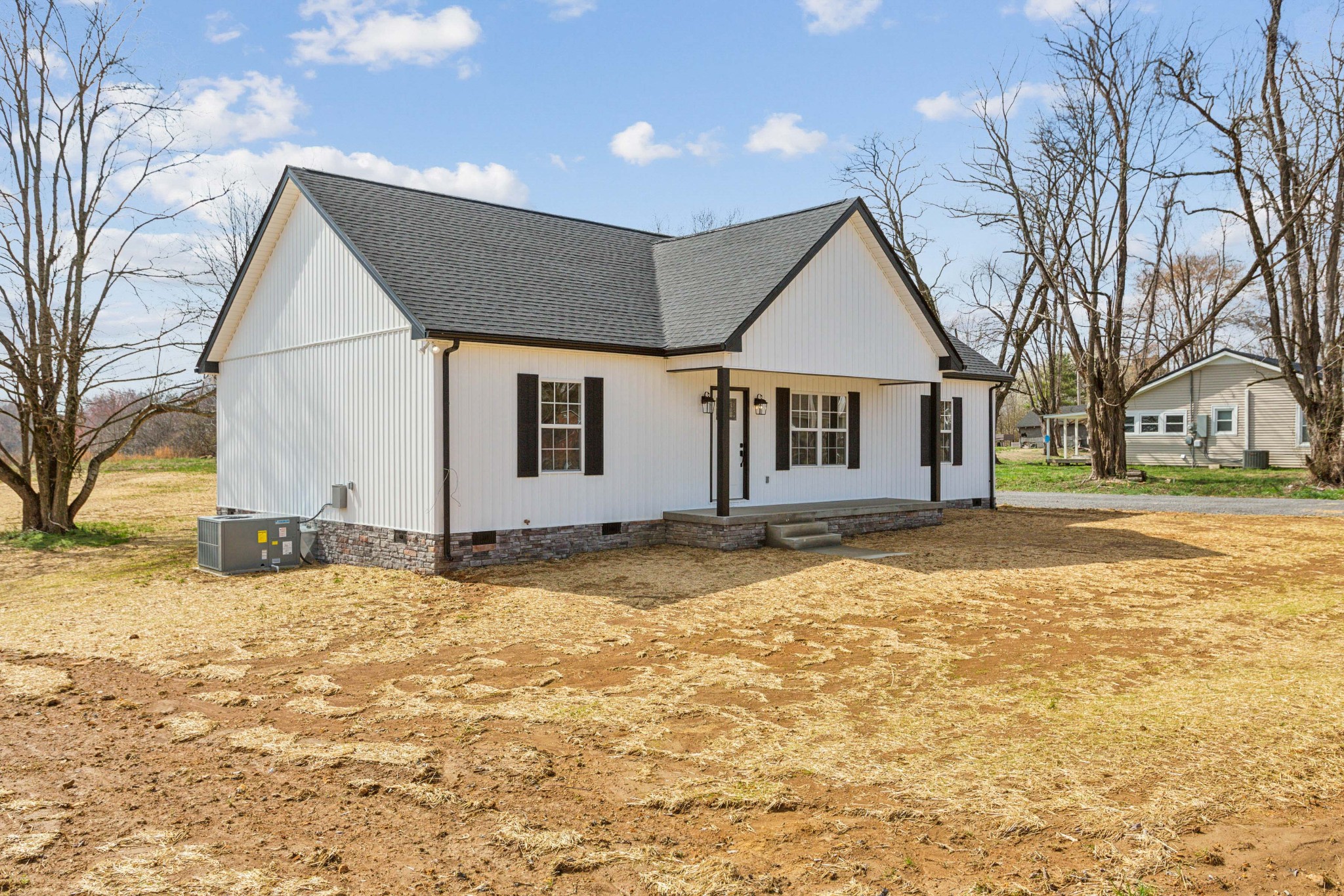 812 Days Road Lafayette, TN 37083 - Photo 3 of 25 a backyard of a house