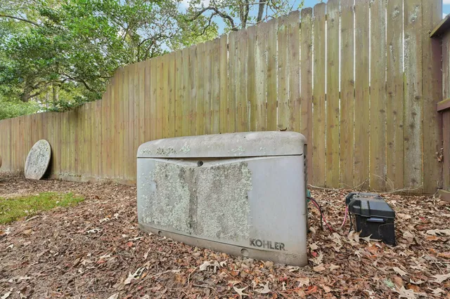 a view of a back yard