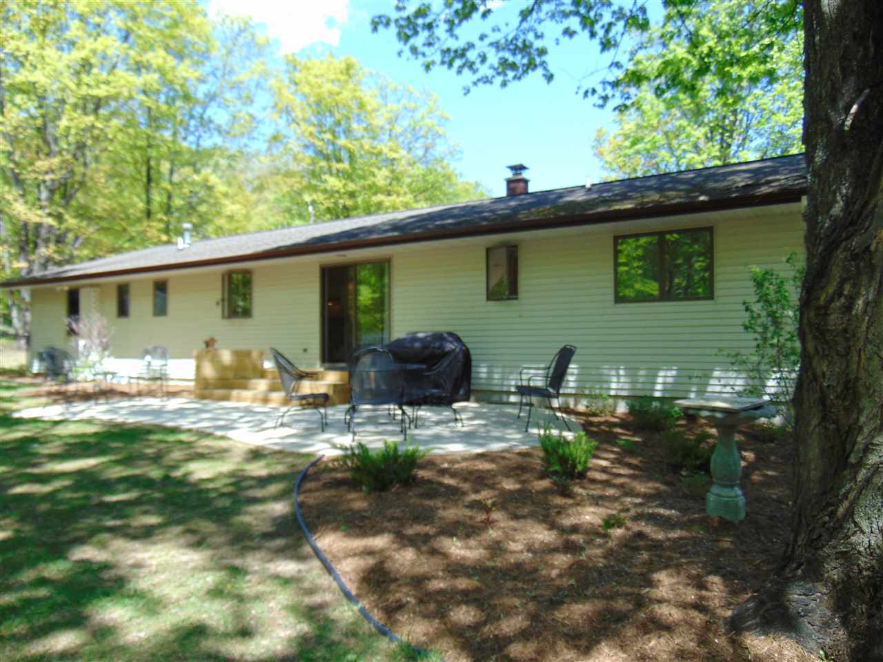 11082 East Fort Road Suttons Bay, MI 49682 - Photo 29 of 41 1817445-28.JPG