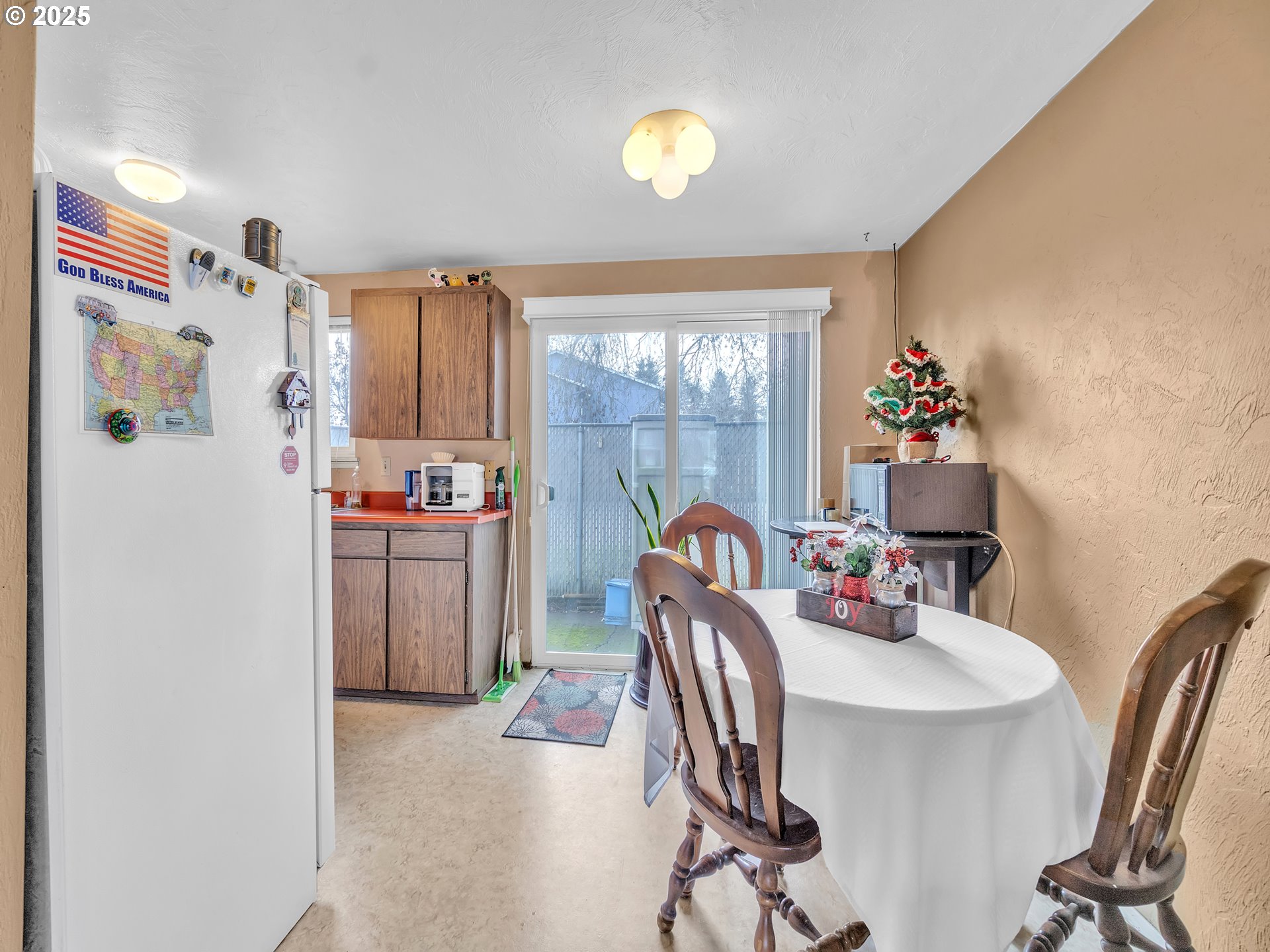 2551 Southwest Pickford Street, Unit D Corvallis, OR 97333 - Photo 7 of 25 a dining room with furniture and window