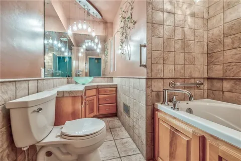 $220,000 | 808 North Apache Drive, Independence, MO 64056