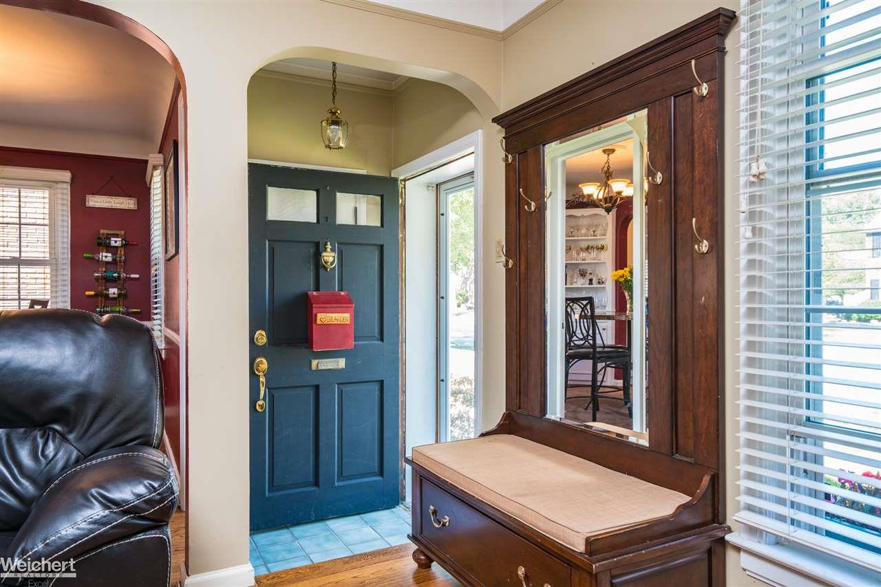 1649 Roslyn Road Grosse Pointe Woods, MI 48236 - Photo 14 of 30
