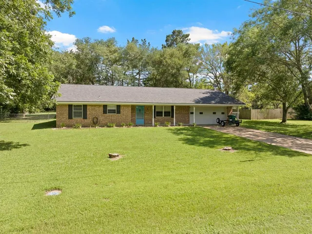 a view of a house with a big yard