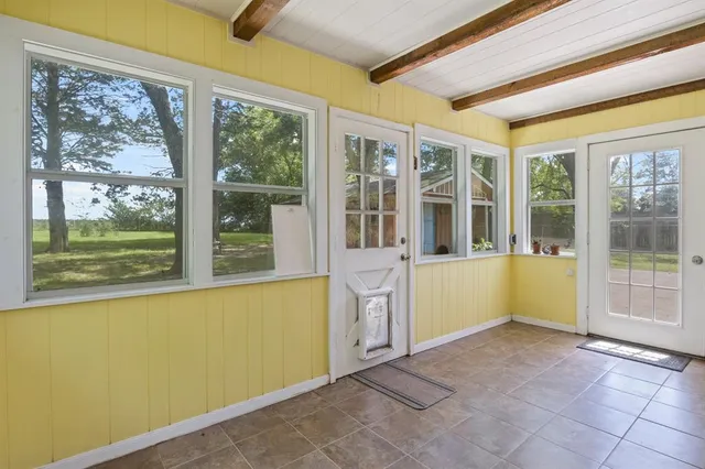 a view of front of a house with a yard