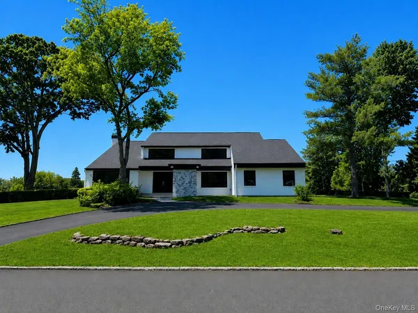 $2,750,000 | 6 Clearmeadow Court, Woodbury, NY 11797