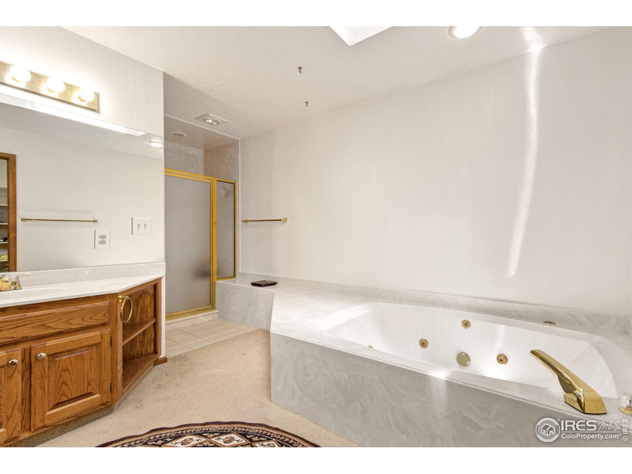 11900 Rist Canyon Road Bellvue, CO 80512 - Photo 19 of 34 a bathroom with a bathtub sink and mirror