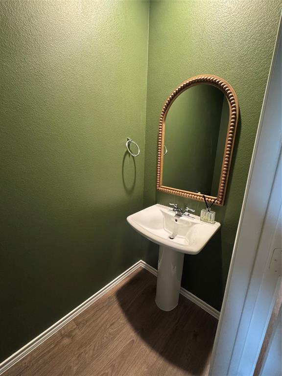 6104 Primrose Road Princeton, TX 75407 - Photo 10 of 31 Half Bathroom