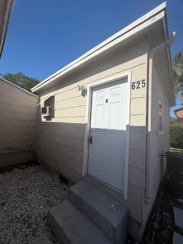 $1,050 | 625 54th Street, Unit B, West Palm Beach, FL 33407