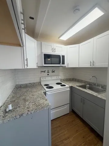 $1,050 | 625 54th Street, Unit B, West Palm Beach, FL 33407