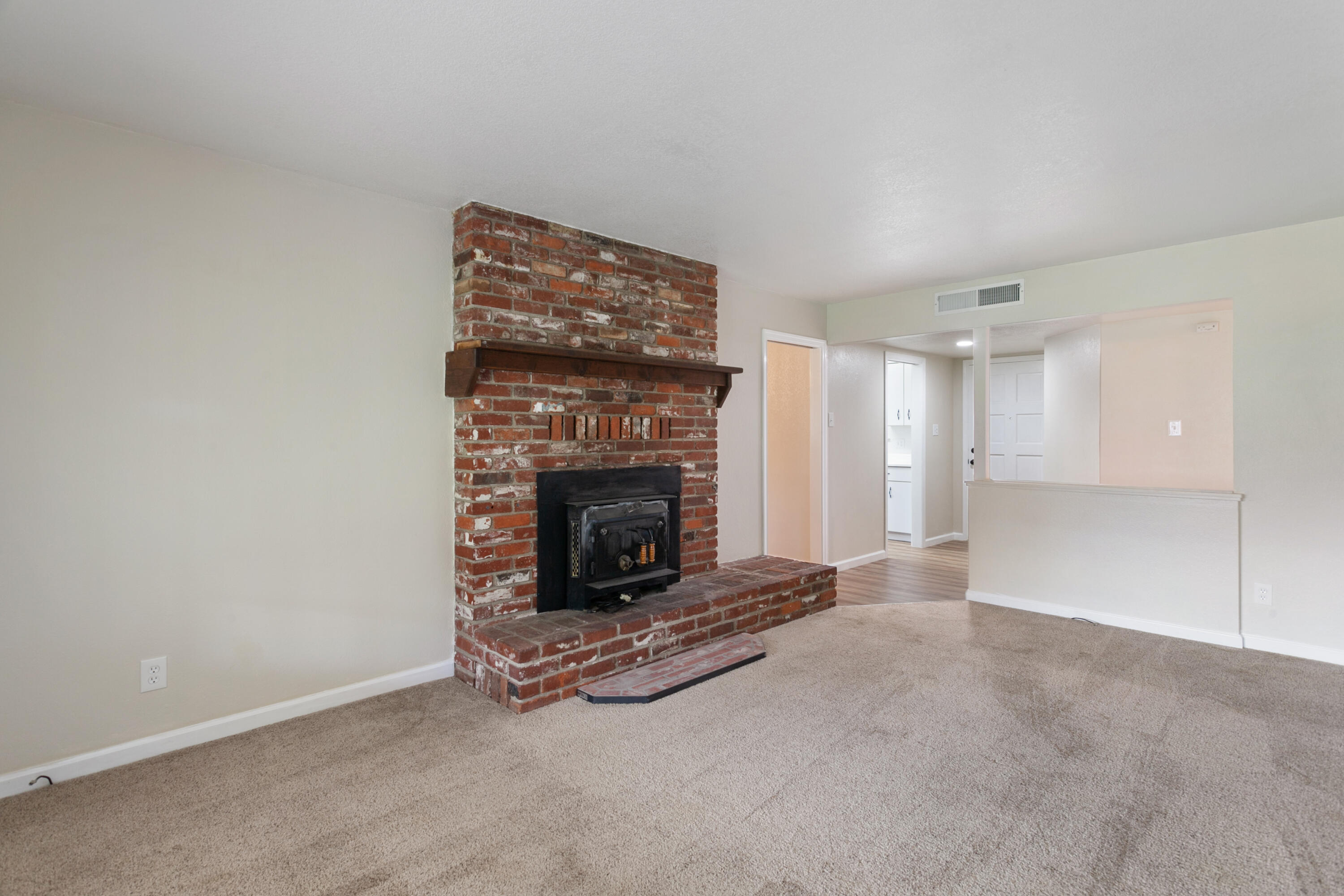 2082 Elmira Drive Redding, CA 96001 - Photo 11 of 21 IMG_3964