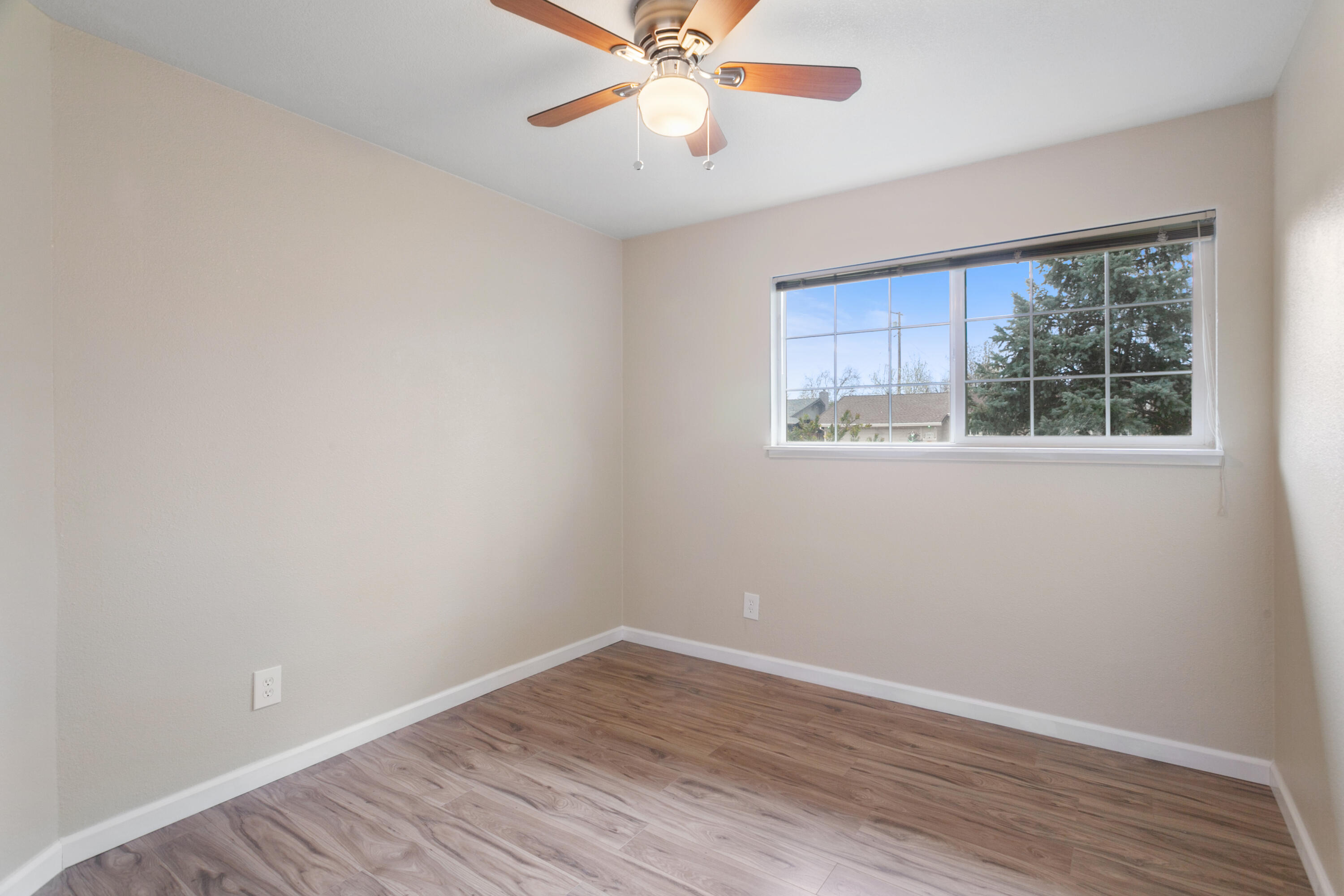 2082 Elmira Drive Redding, CA 96001 - Photo 13 of 21 IMG_3979