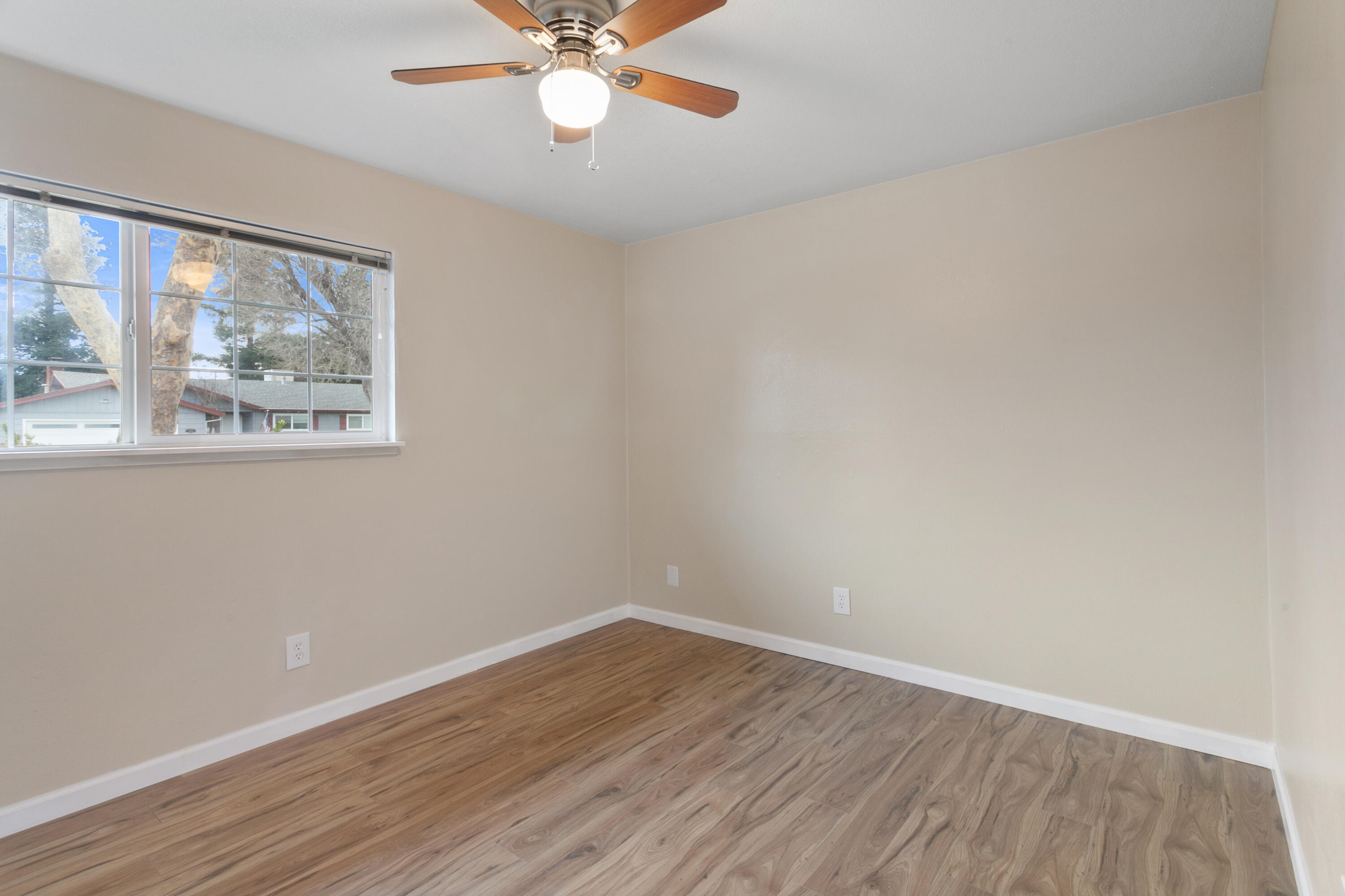 2082 Elmira Drive Redding, CA 96001 - Photo 14 of 21 IMG_3988