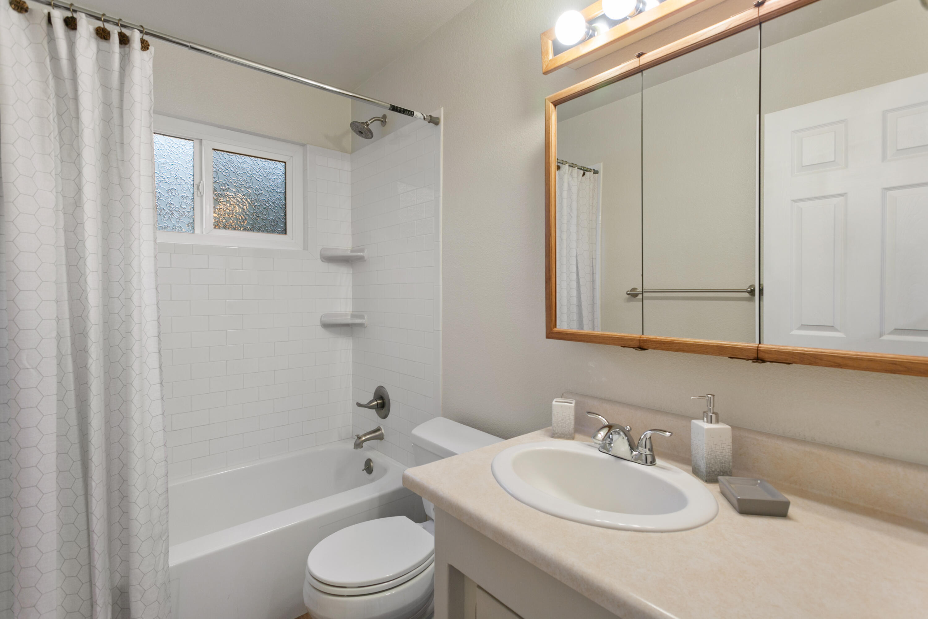 2082 Elmira Drive Redding, CA 96001 - Photo 15 of 21 IMG_3991