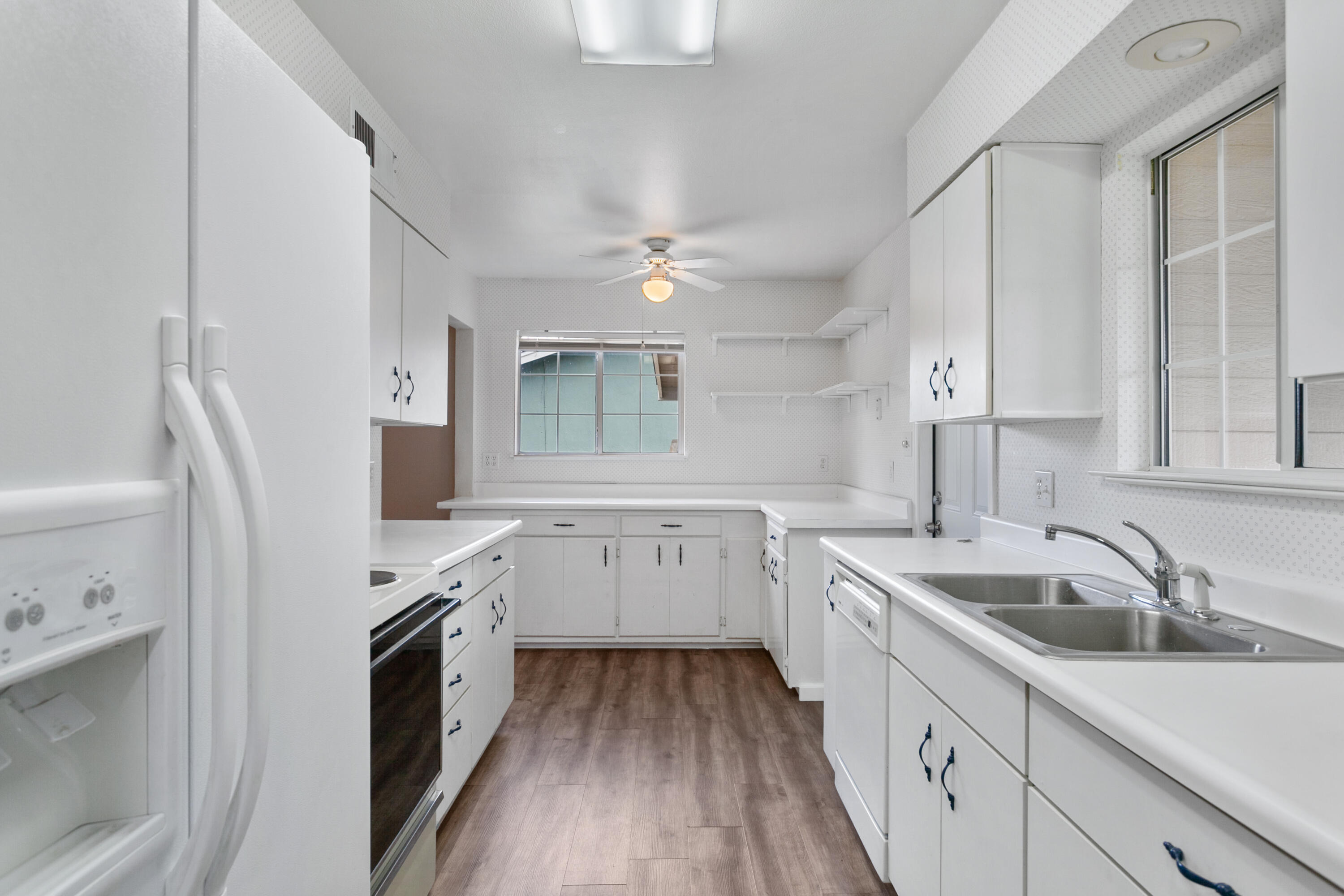 2082 Elmira Drive Redding, CA 96001 - Photo 5 of 21 IMG_3934