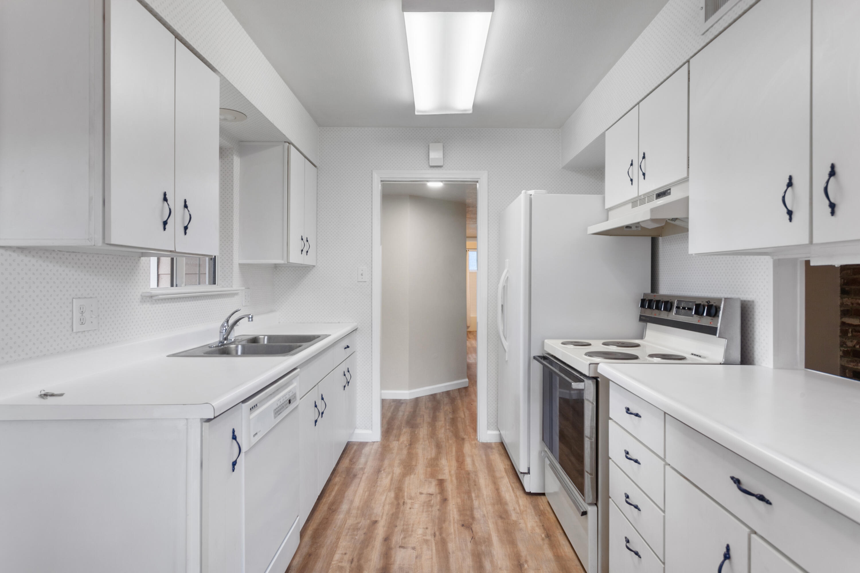 2082 Elmira Drive Redding, CA 96001 - Photo 6 of 21 IMG_3943