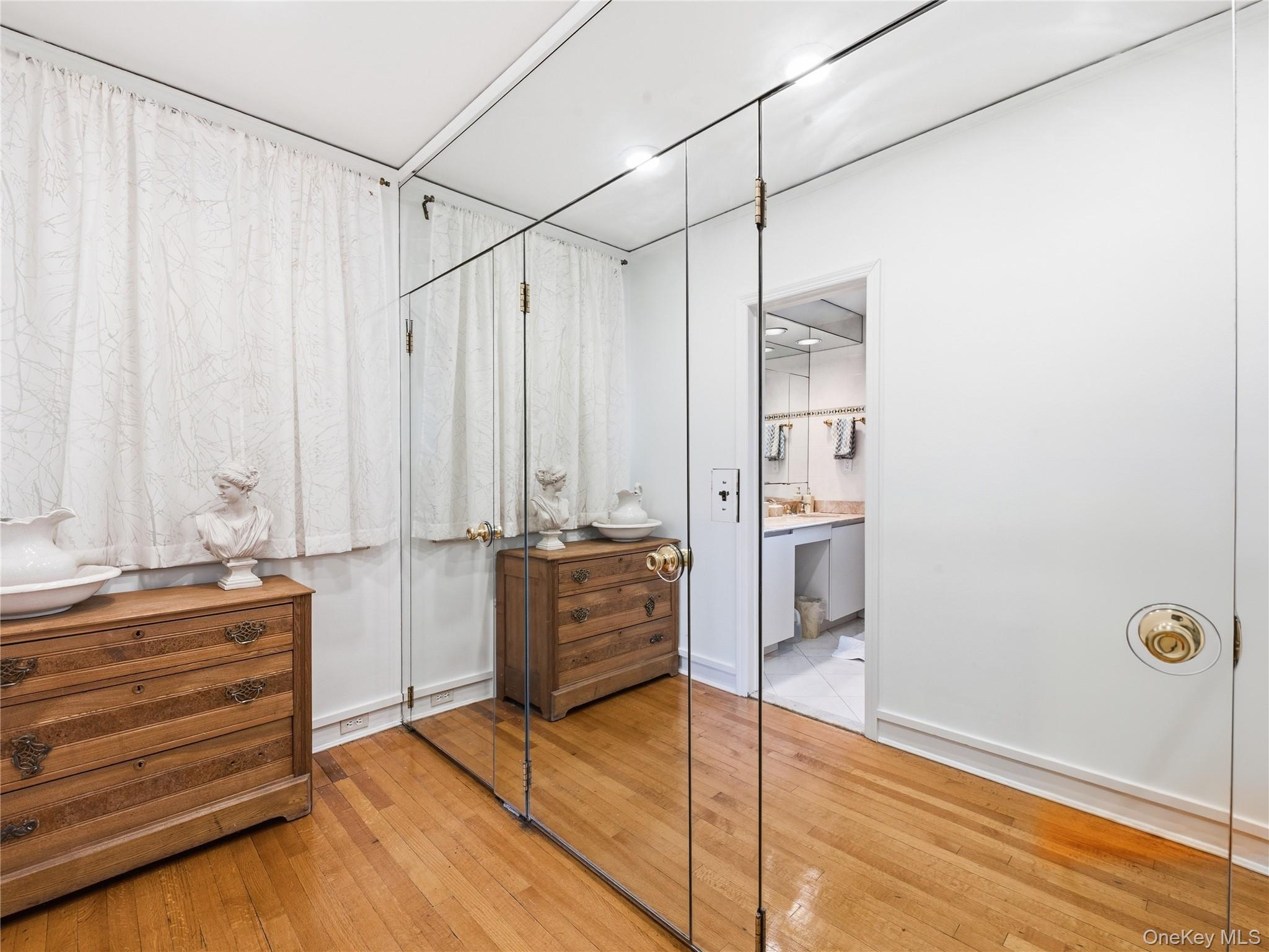 89 Bayview Avenue Great Neck, NY 11021 - Photo 18 of 38 Dressing Room with Walk In Closet