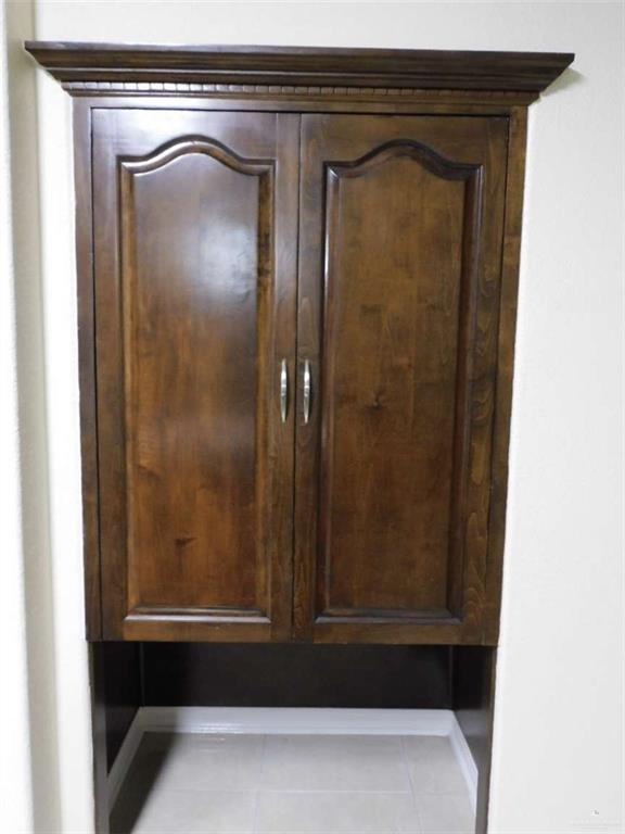 2104 Foggy Loop Laredo, TX 78045 - Photo 6 of 23 a view of a mirror