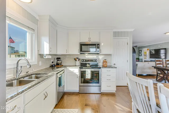 $975,000 | 128 Salisbury Street, Holden Beach, NC 28462