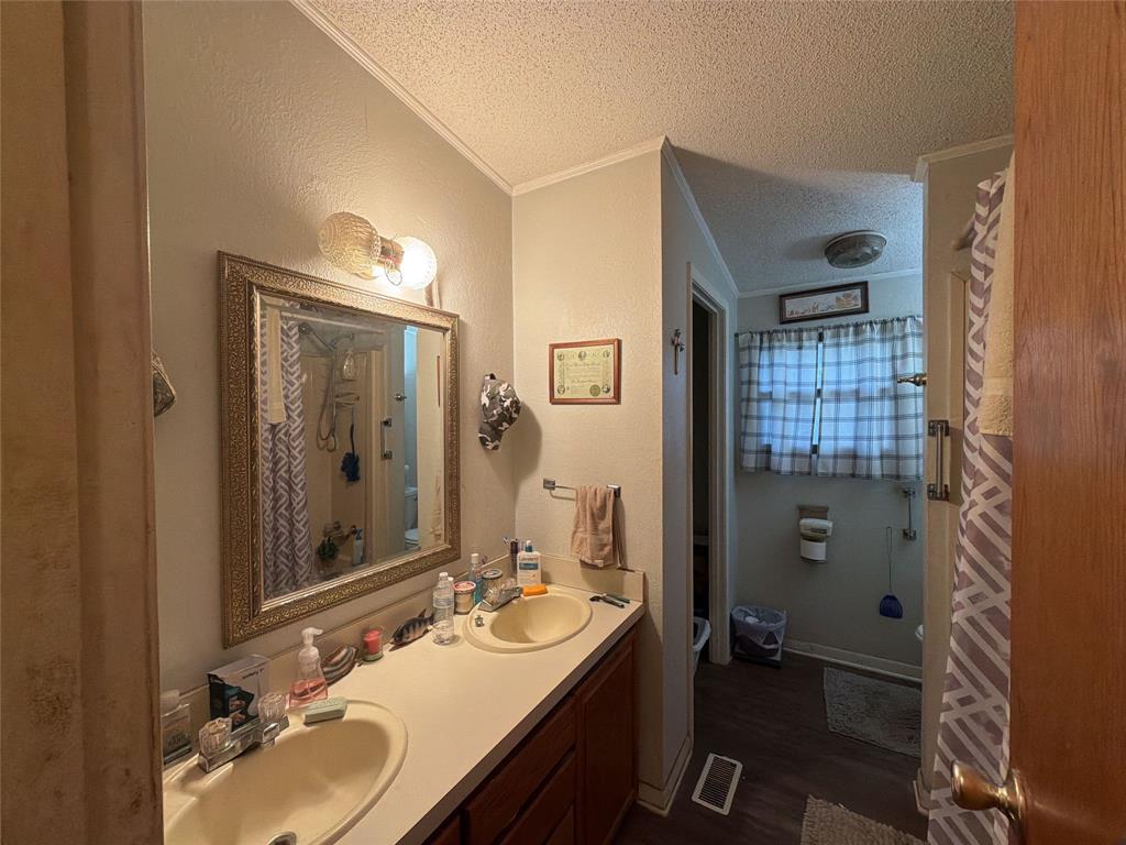 266 Bennett Road Ennis, TX 75119 - Photo 11 of 16 Hall Bathroom