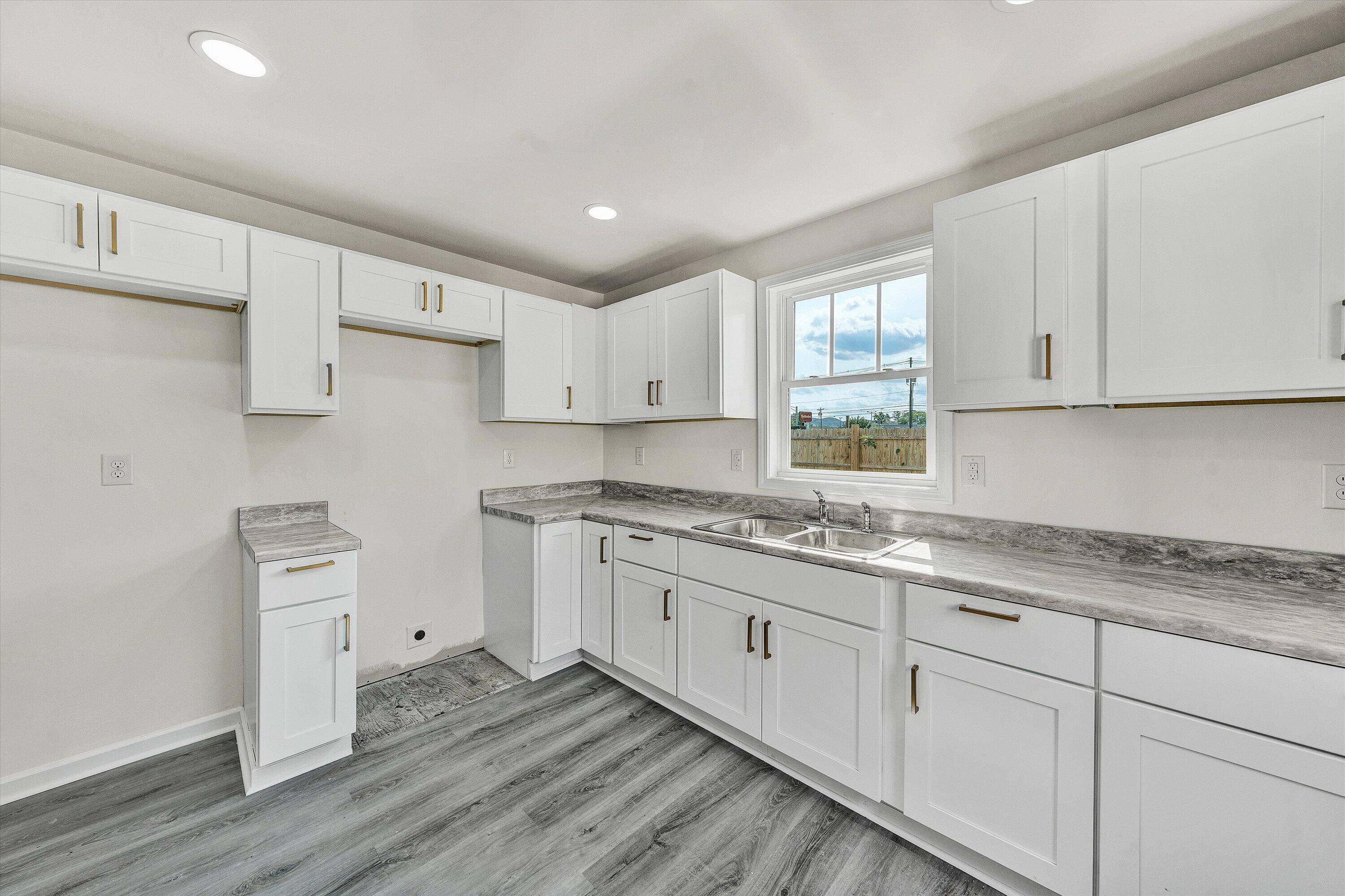 1127 Highland Road Salem, VA 24153 - Photo 8 of 23 Kitchen